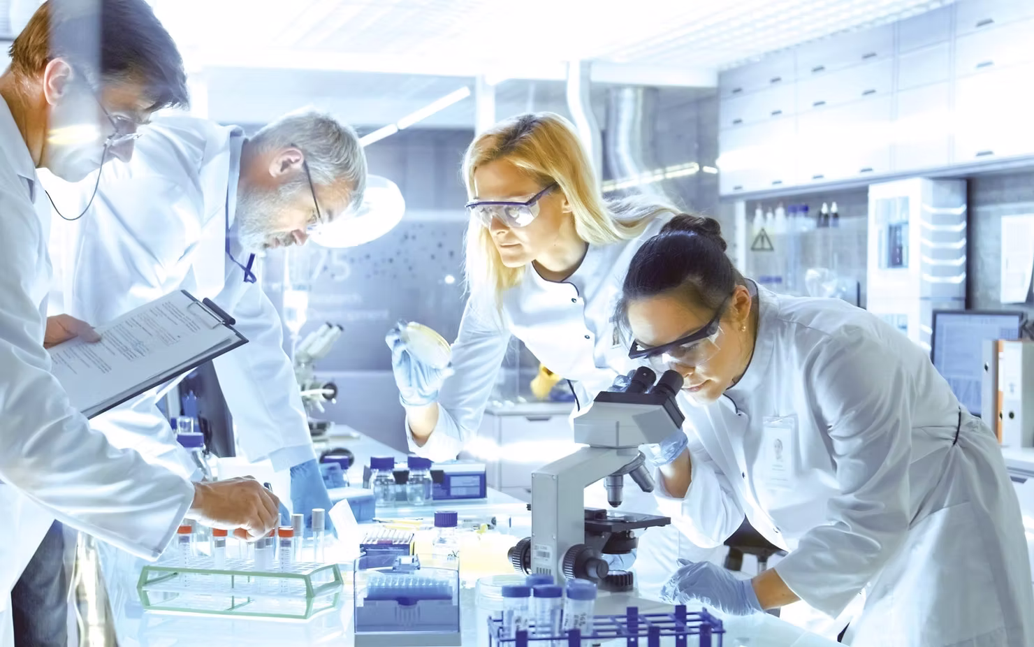 CREAREA MEDICAMENTELOR: fazele studiilor clinice