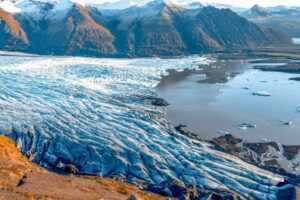 Vatnajökull, locul de întâlnire a focului cu gheața